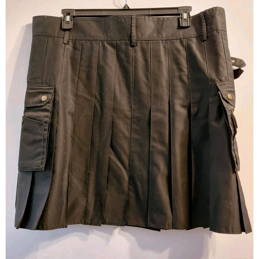 Everyday Wear Kilt Black w/Utility pockets and Pleats Size 44